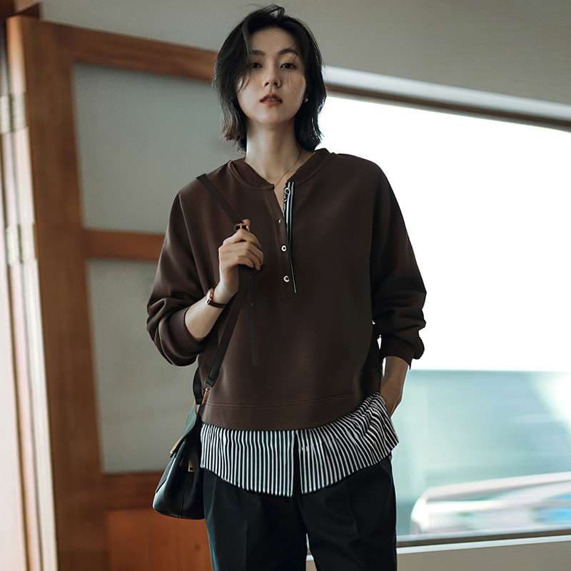 50代ファッション レイヤード風ヘンリーネックプルオーバー