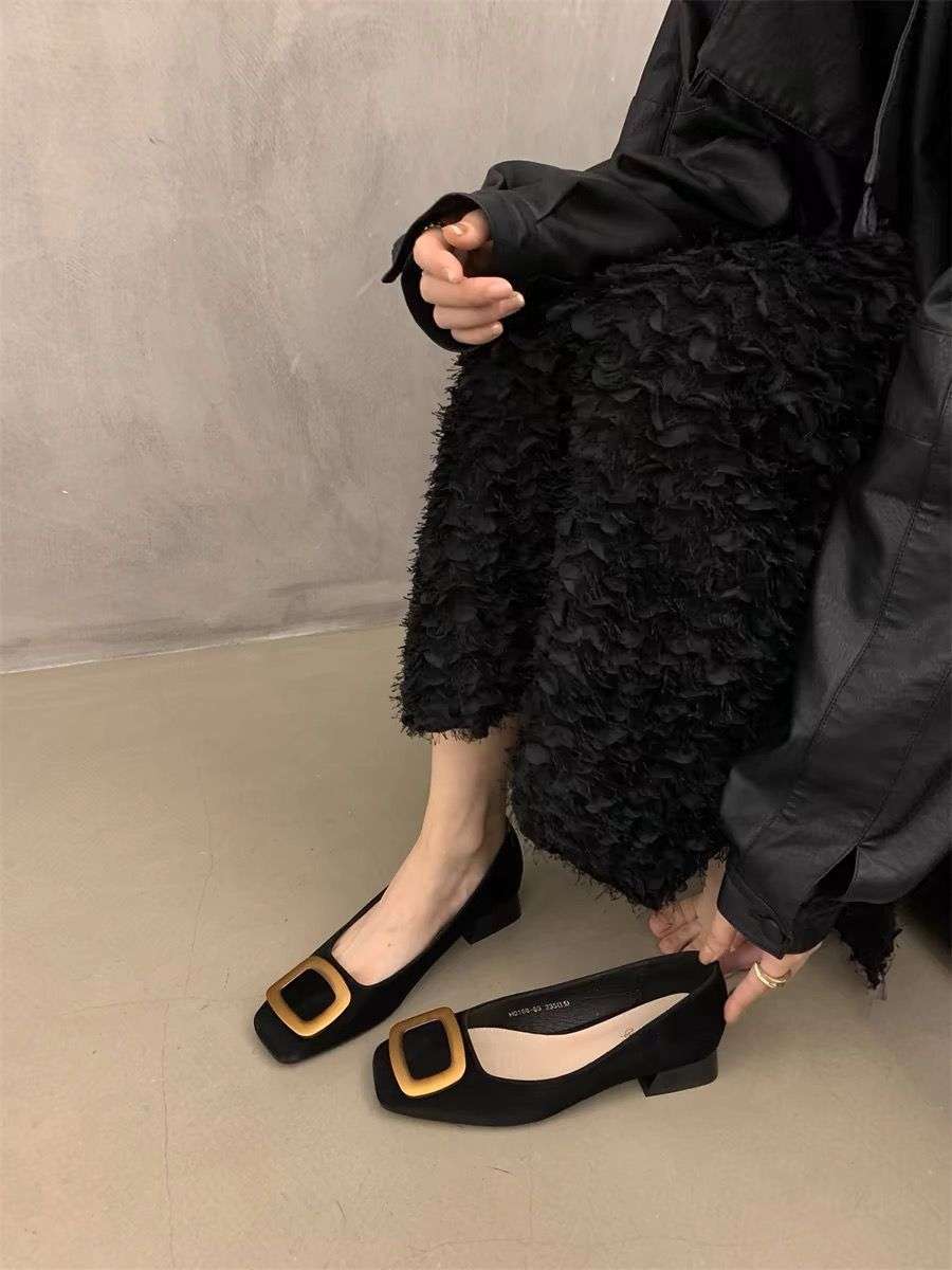 50代ファッション クラシックバックルフラットシューズ