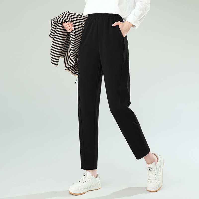 50代ファッション シンプル楽ちんシガレットパンツ