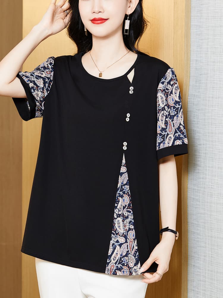 50代ファッション 優美な装飾ボタン付き異素材カットソー