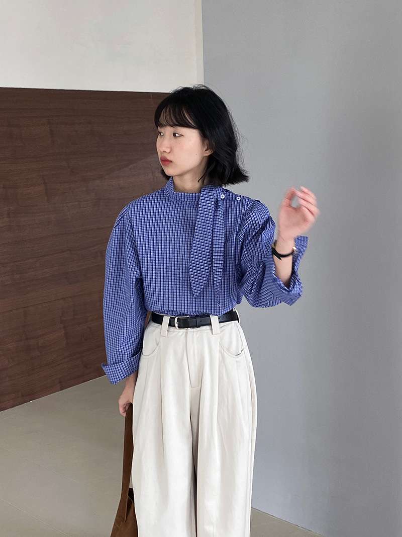 50代ファッション 立体スリーブチェックブラウス