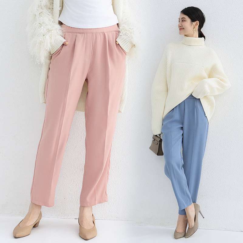 50代ファッション 大人の女性のための上品テーパードパンツ
