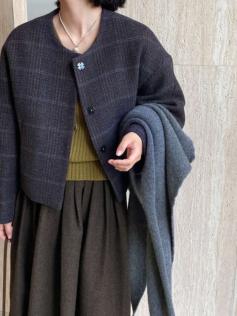 50代ファッション 上質なチェック柄ショートジャケット