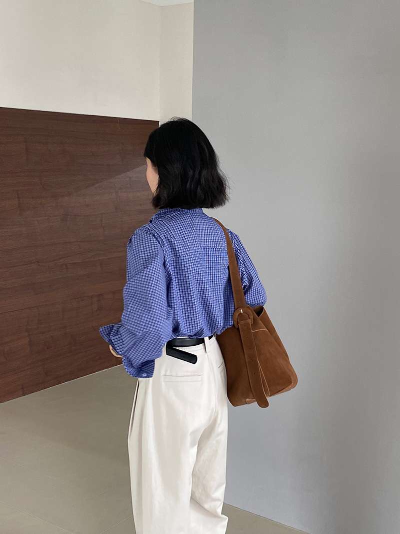 50代ファッション 立体スリーブチェックブラウス