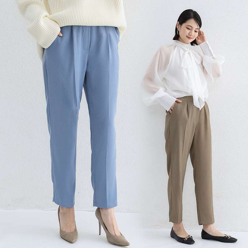 50代ファッション 大人の女性のための上品テーパードパンツ