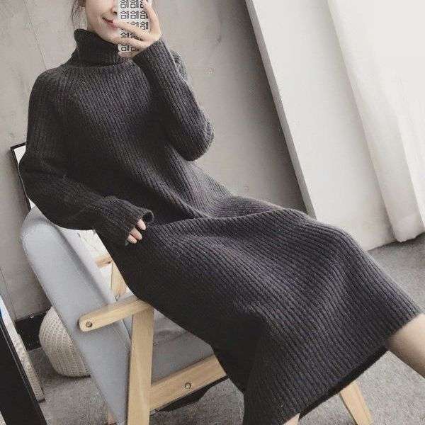 50代ファッション 上品シルエットの長袖ニットワンピース