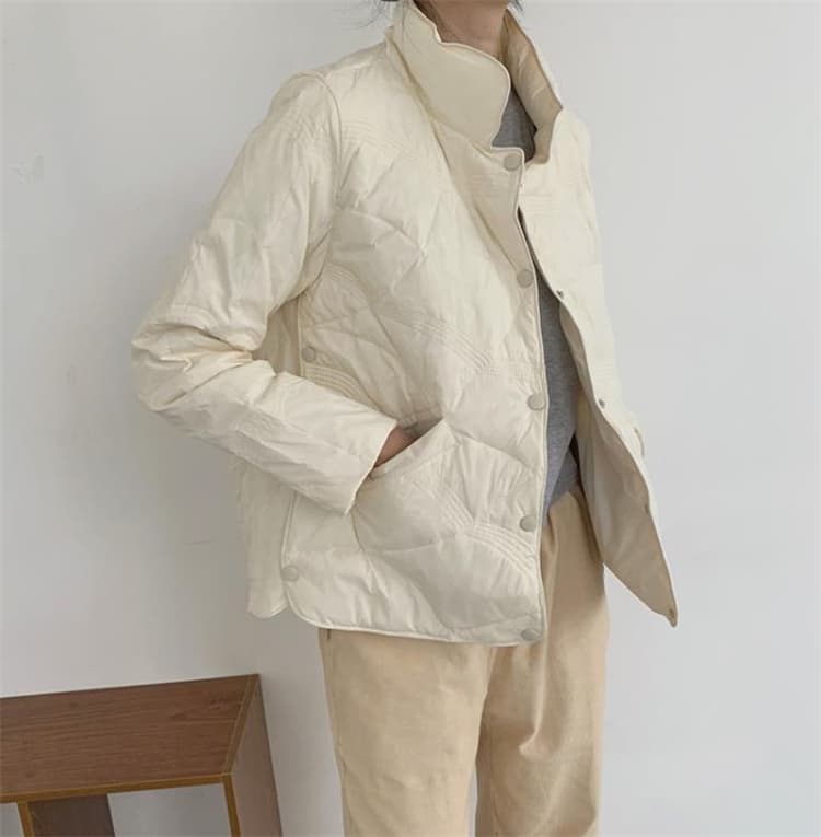 50代ファッション 上品な軽量中綿ジャケット 大人のきれいめショート丈コート