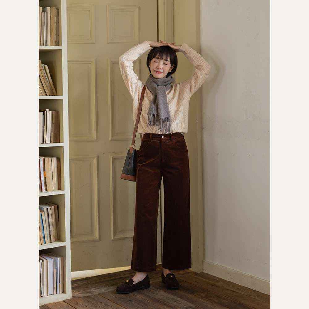 50代ファッション 大人のゆったりコーデュロイパンツ