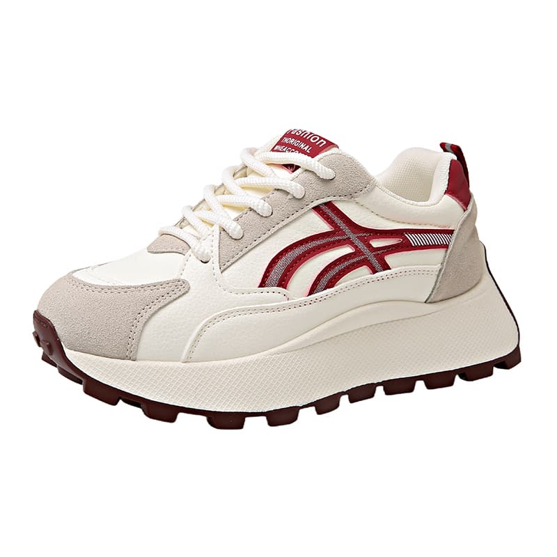 50代ファッション 厚底スポーツスニーカー