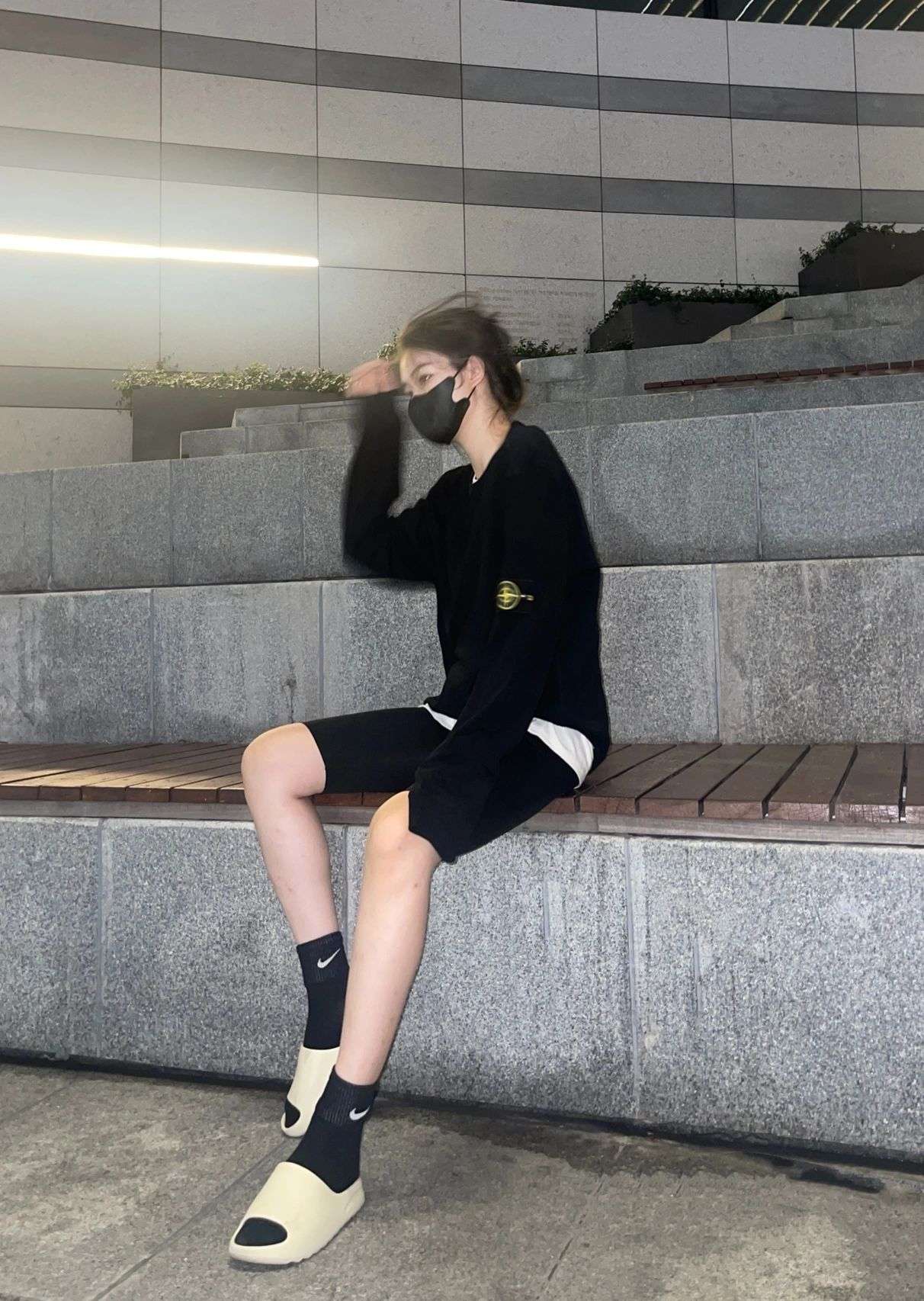 50代ファッション モダンスリッパスニーカー