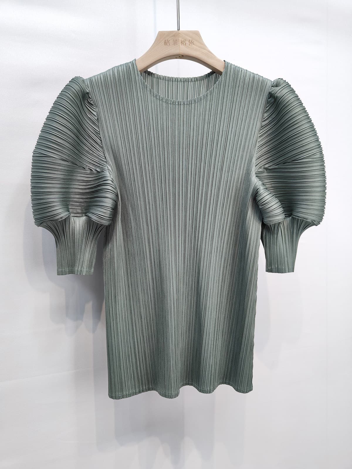 50代ファッション カットソー 立体プリーツ袖デザインカットソー