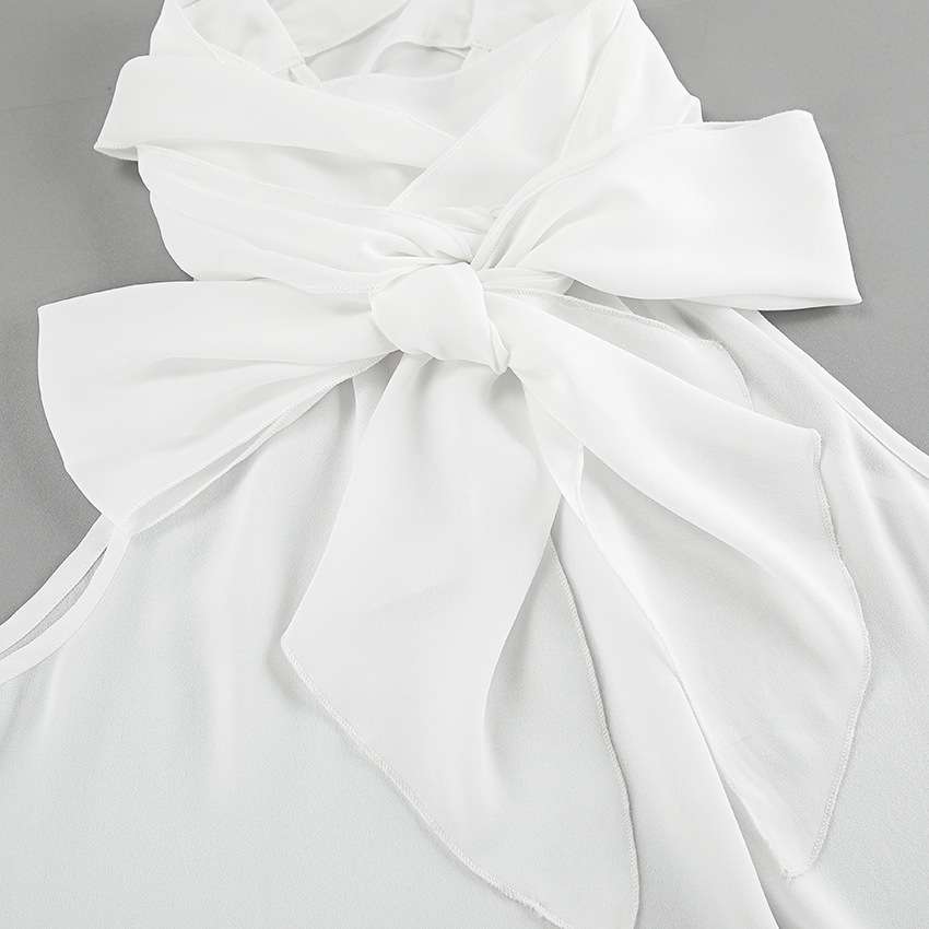 50代ファッション 優雅な蝶結びホルターネックブラウス