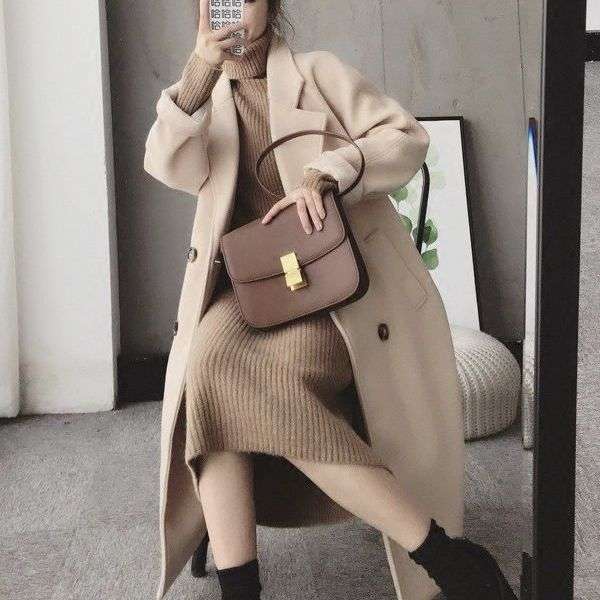 50代ファッション 上品シルエットの長袖ニットワンピース