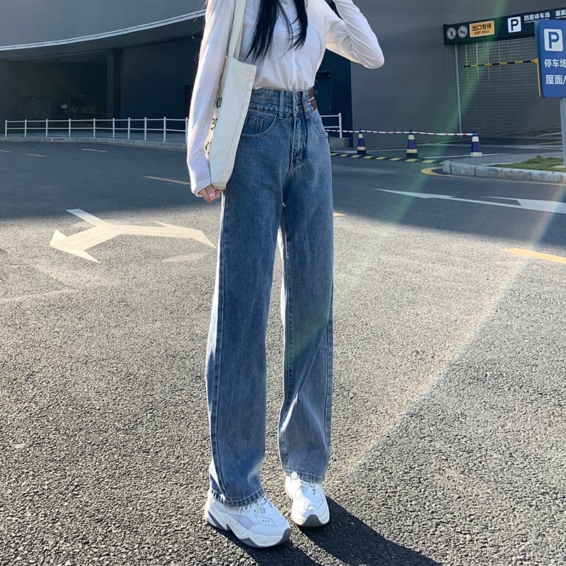 50代ファッション ゆったりシルエット ハイウエストデニム