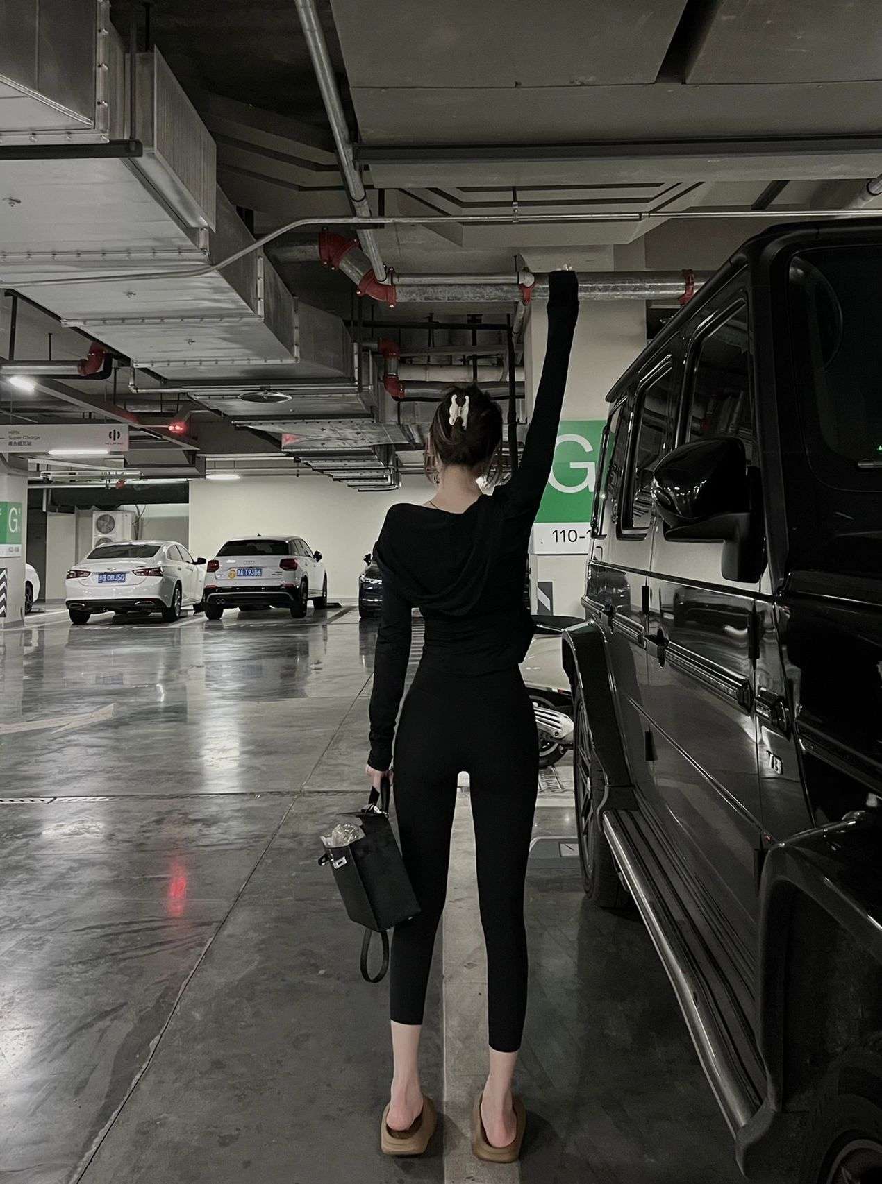 50代ファッション モダンスリッパスニーカー