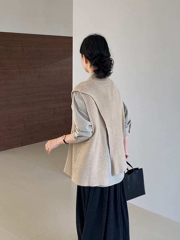 50代ファッション 秋冬新作アシンメトリーニットベスト体型カバー