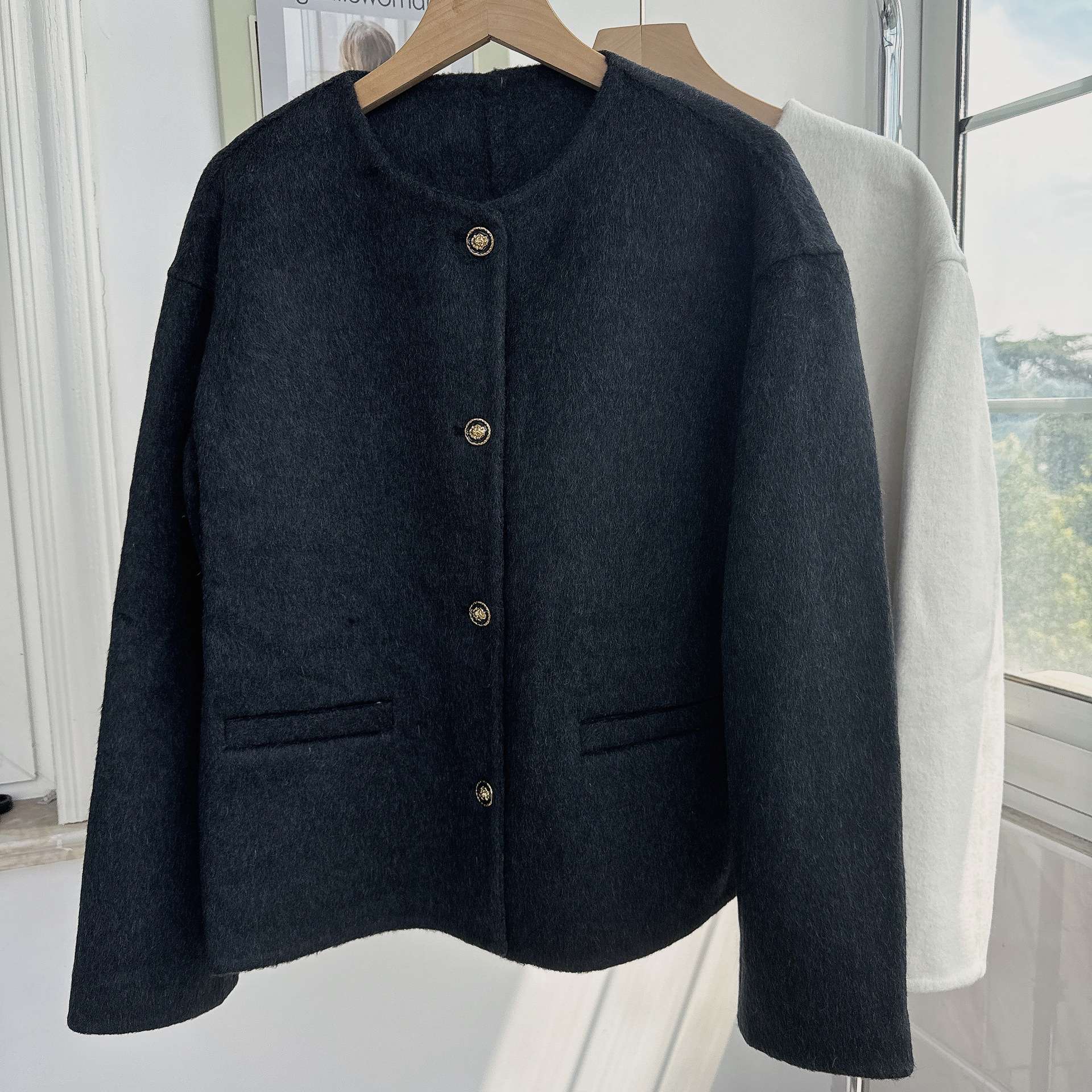 50代ファッションアウター クラシック短丈ウールジャケット