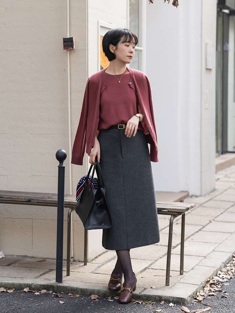 50代ファッション シンプル上品ミモレ丈スカート