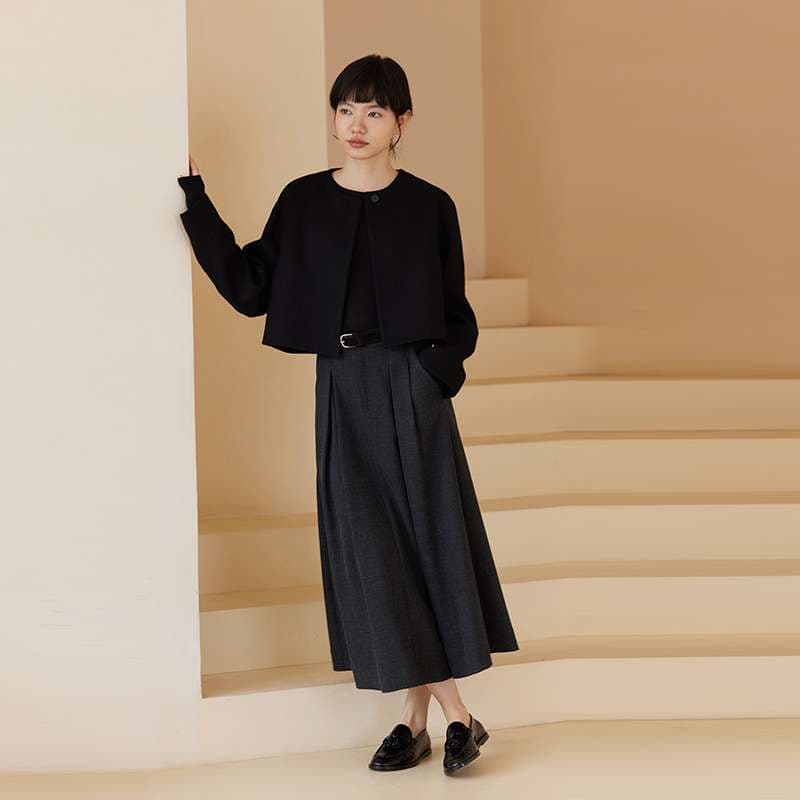 50代ファッション ゆったりショート丈ノーカラージャケット