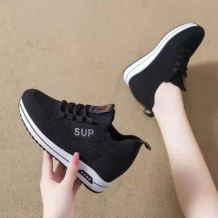 50代ファッション シューズ 軽やか快適 厚底メッシュスニーカー