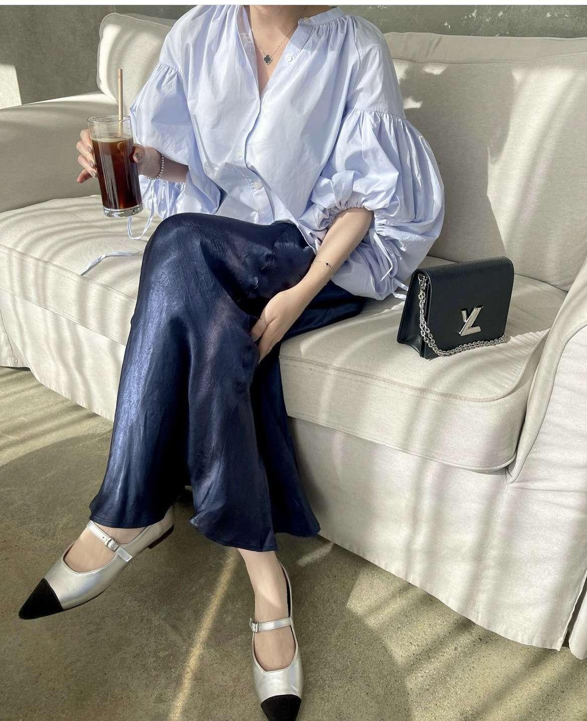 50代ファッション ふんわりバルーンスリーブシャツ
