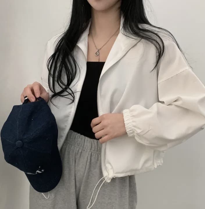 50代ファッション 薄手ジップブルゾン裾紐付きクロップド丈春コート