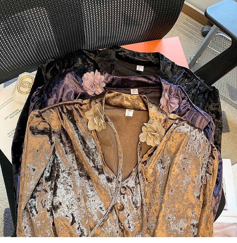 50代ファッション ベルベット花装飾ブラウス上品な大人スタイル