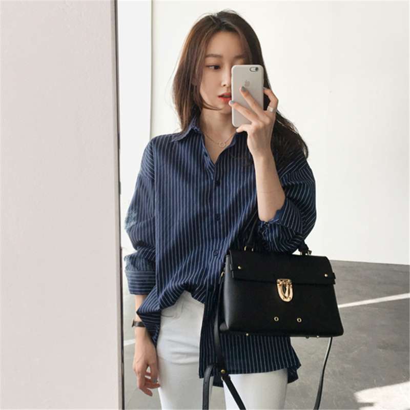 50代ファッション 50代女性向け上品ストライプゆったりシャツ