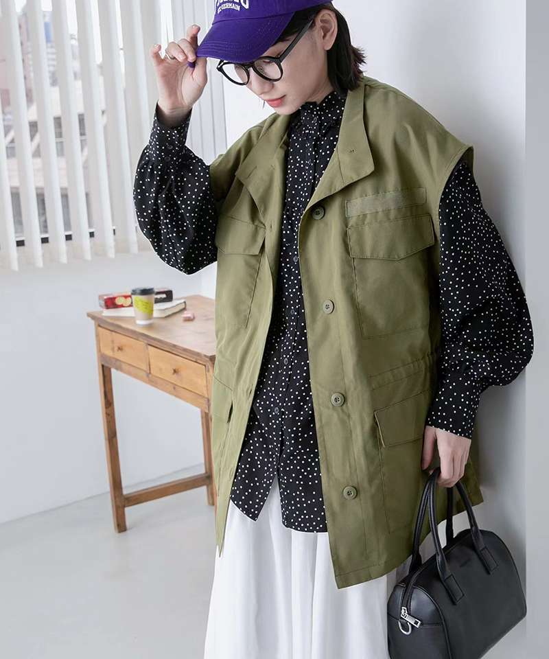50代ファッション 50代女性向け多機能ポケット付きゆったりベスト