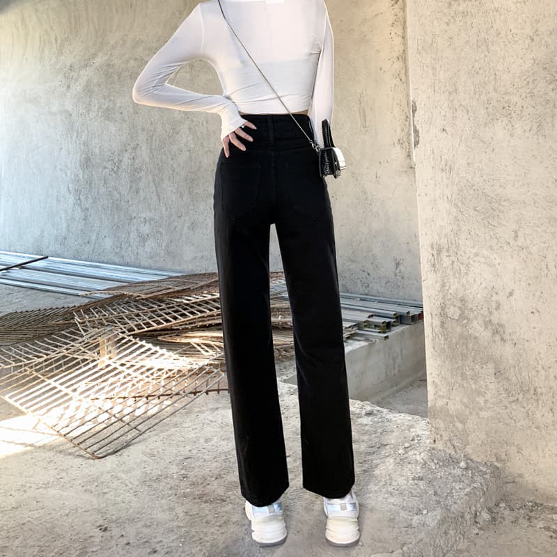 50代ファッション ハイウエストストレートパンツ